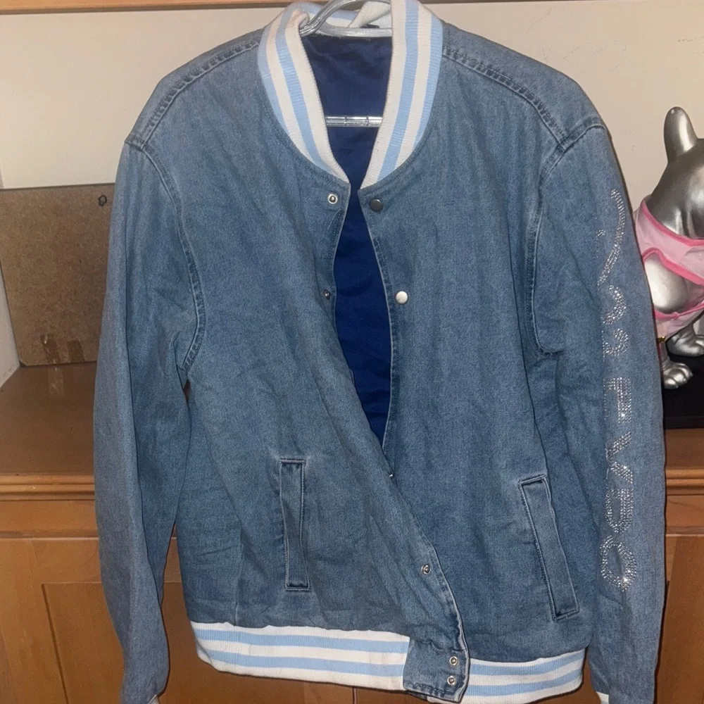 Special edition Disney 23 Mickey Mouse jean jacket - Picture 3 of 3